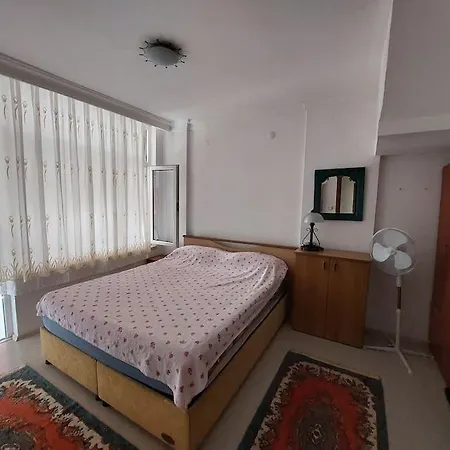 Deniz Manzarali Genis Daire Apartment *