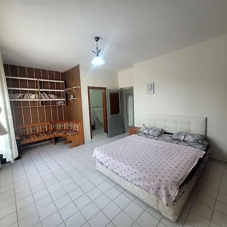 Deniz Manzarali Genis Daire Apartment